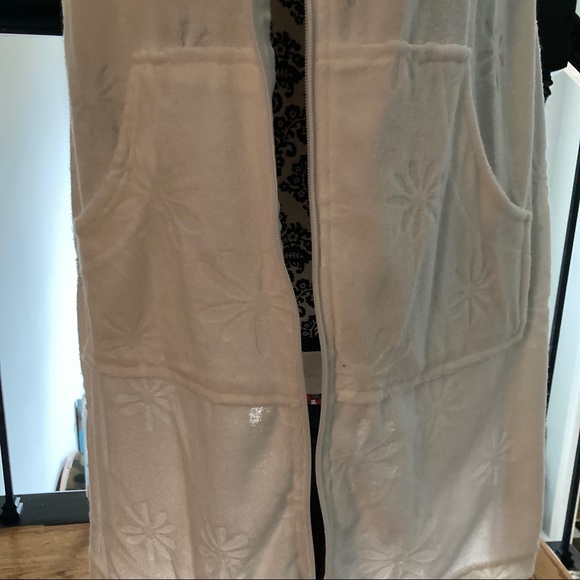 Daisy pattern Zip up cover up - Picture 2 of 6